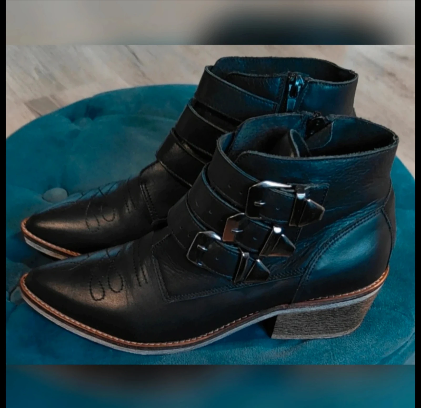 Stoere zwarte western stijl enkellaarsjes Bibob maat 37